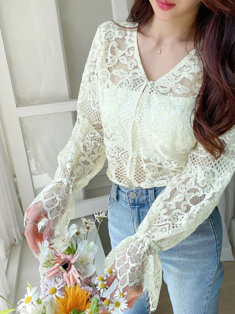 DAZY שרוולים מתרחבים כפתור קדמי תחרה חולצות ללא חזייה - בז' - ראה 9