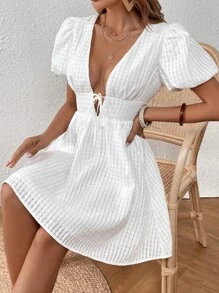 SHEIN VCAY 深V領泡泡袖前打結連衣裙 - 白色 - 查看 1