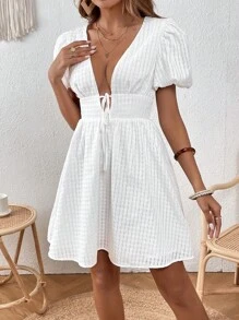 SHEIN VCAY 深V領泡泡袖前打結連衣裙 - 白色 - 查看 3