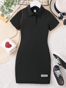 SHEIN Áo sơ mi cổ polo chi tiết chữ Tween Girl, phong cách đại học, thiết kế cổ áo polo, trang trí miếng vá chữ, thoải mái & đa năng - màu đen - Xem 1