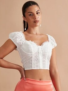 SHEIN BAE 雞心領口鉤眼扣前短款網眼刺繡襯衫 - 白色 - 查看 4