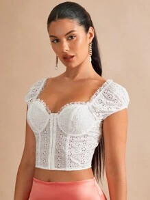 SHEIN BAE 雞心領口鉤眼扣前短款網眼刺繡襯衫 - 白色 - 查看 6