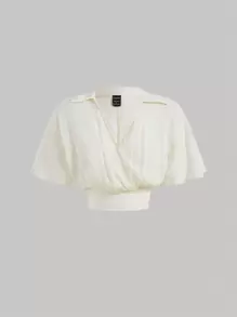 SHEIN MOD Chất rắn Surplice cổ Áo sơ mi Crop - Màu be - Xem 1