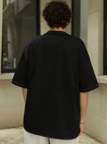 Manfinity Hypemode 男士寬鬆字母圖形翻蓋口袋下肩襯衫