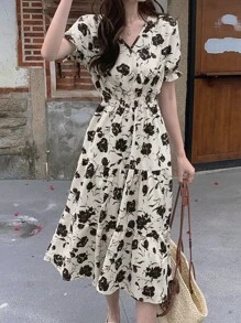 滿身花卉泡泡袖荷葉邊連衣裙