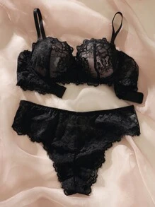 Conjunto de lencería sexy con sujetador con efecto push-up de encaje floral y bragas