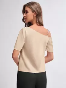 BizChic 不對稱領珍珠肩帶前垂褶襯衫工作服 - 杏色 - 查看 2