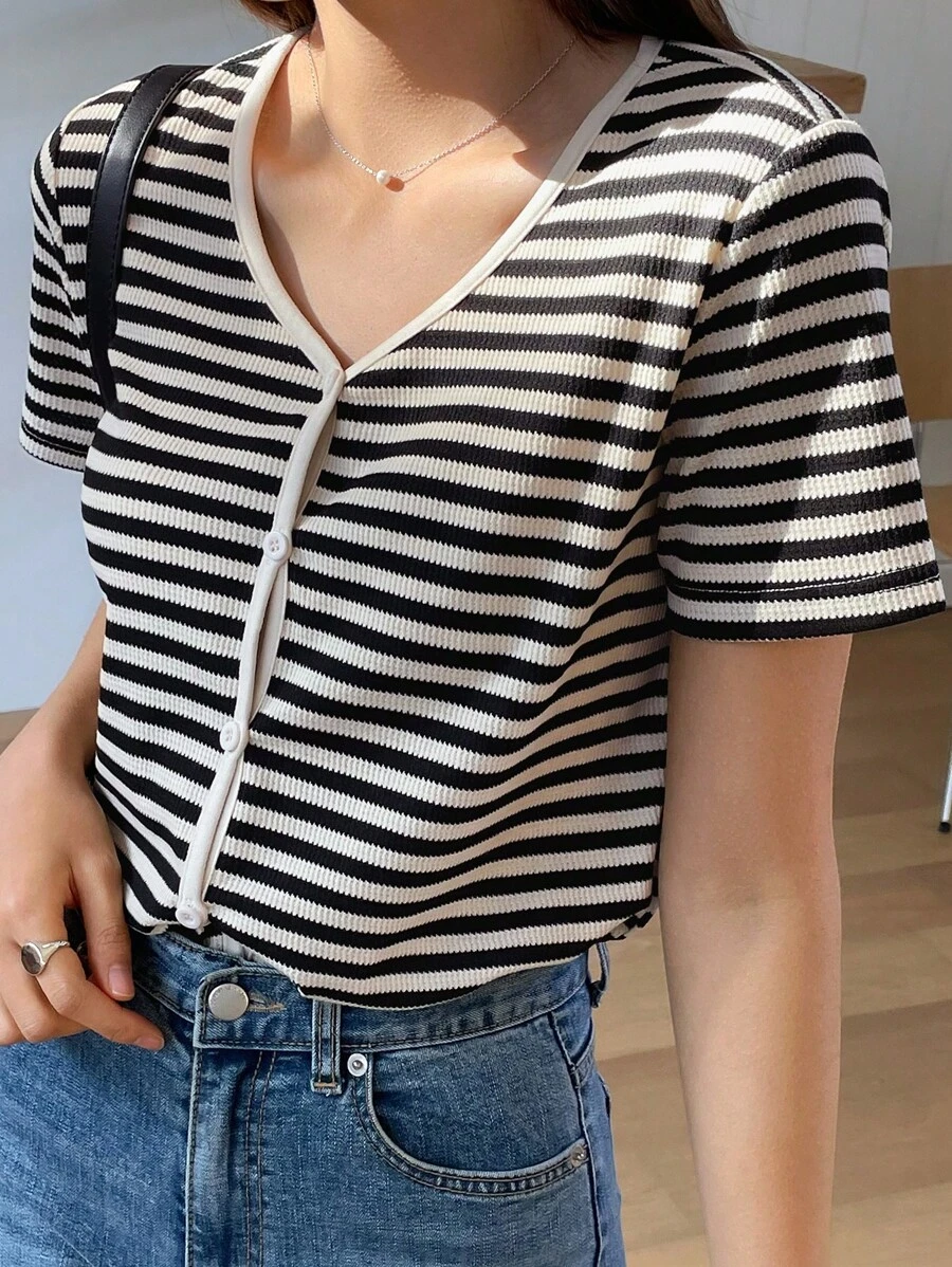 DAZY Camiseta De Rayas Con Botones En La Parte Delantera - Negro - Ver 1