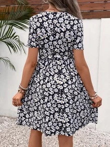 SHEIN 孕婦滿版印花交疊領哺乳連衣裙 - 彩色 - 查看 2