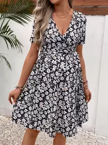 SHEIN 孕婦滿版印花交疊領哺乳連衣裙 - 彩色 - 查看 3