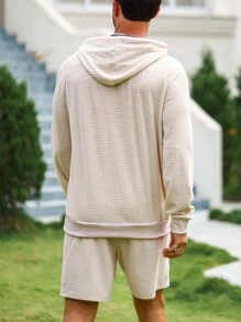 Manfinity Homme 男士袋鼠口袋抽繩連帽衫和短褲 - 杏色 - 查看 2