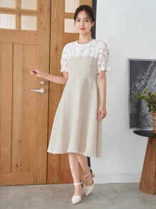 DAZY 蕾絲拼接肩部洋裝 - 杏色 - 查看 2