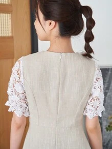 DAZY 蕾絲拼接肩部洋裝 - 杏色 - 查看 6