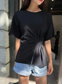 DAZY 純色鈕扣細節分縫下擺 T 恤 - 黑色 - 查看 1