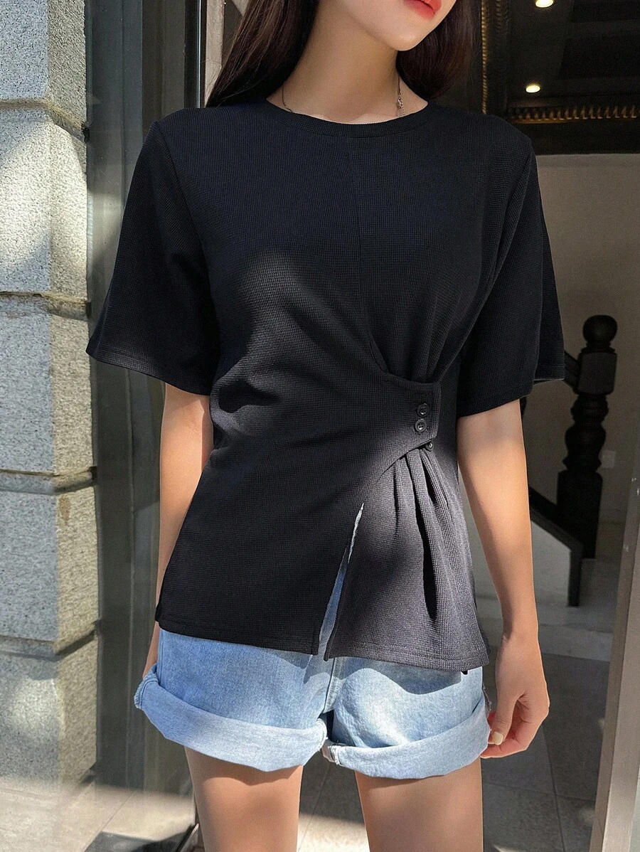 DAZY 純色鈕扣細節分縫下擺 T 恤 - 黑色 - 查看 1