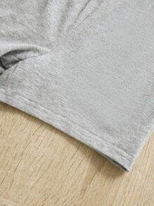 SHEIN Đứa bé trai Khối màu Đồ họa Chữ cái Áo thun & quần đùi - Màu Khaki - Xem 7