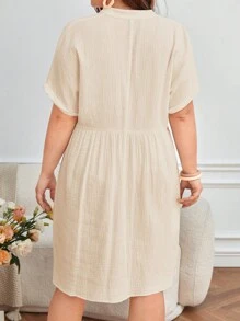 SHEIN Frenchy 大碼缺口領蝙蝠袖連衣裙 - 杏色 - 查看 2