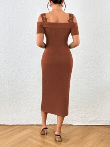 SHEIN Privé 挖肩貼花細節條紋針織緊身洋裝 - 咖啡棕 - 查看 2