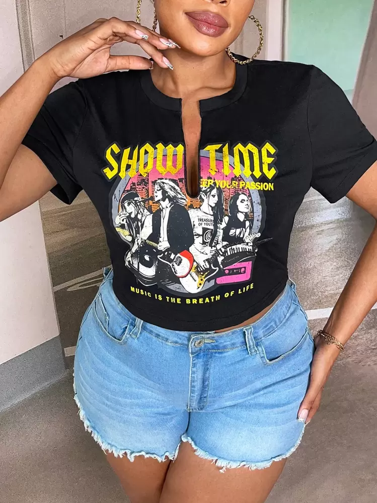 SHEIN Slayr Camiseta con estampado de figura y letra de cuello de muesca - Negro - Ver 1
