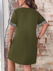 SHEIN LUNE 大碼碎花T恤連衣裙 - 軍綠色 - 查看 2