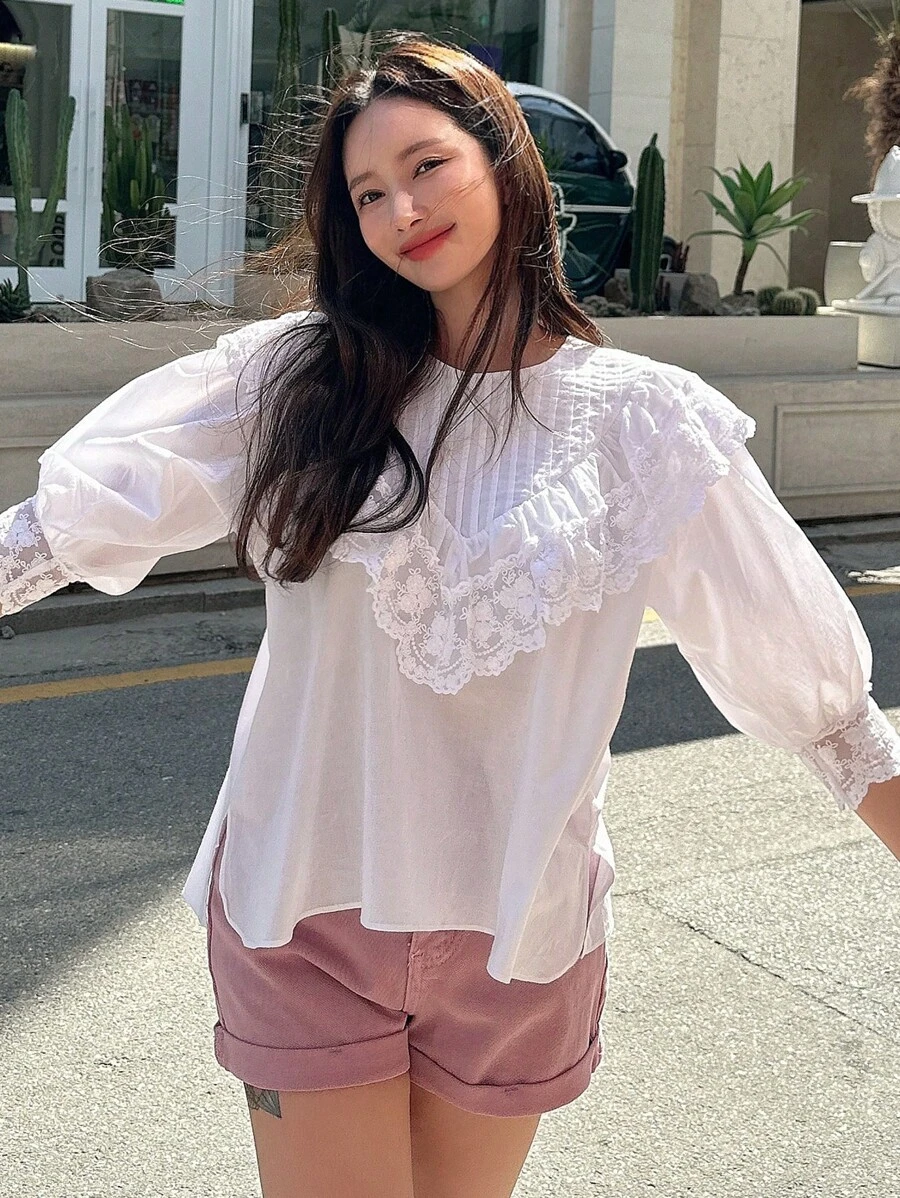 DAZY Ren tương phản Viền Ruffle Áo sơ mi - trắng - Xem 1