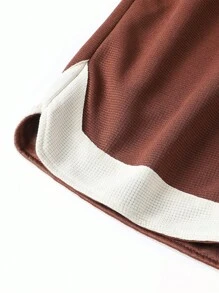 Aesthetic Post--Men Letter Graphic Contrast Trim Tee & Drawstring Waist Shorts - Coffee Brown - View 7