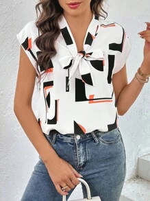 SHEIN Privé Geo Print Tie Neck Batwing Sleeve Blouse - Multicolor - View 2