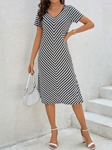 SHEIN Essnce 條紋印花V領T恤連衣裙