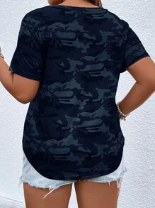 SHEIN LUNE 大碼迷彩印花前紐扣T恤 - 彩色 - 查看 2