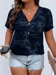 SHEIN LUNE 大碼迷彩印花前紐扣T恤 - 彩色 - 查看 5