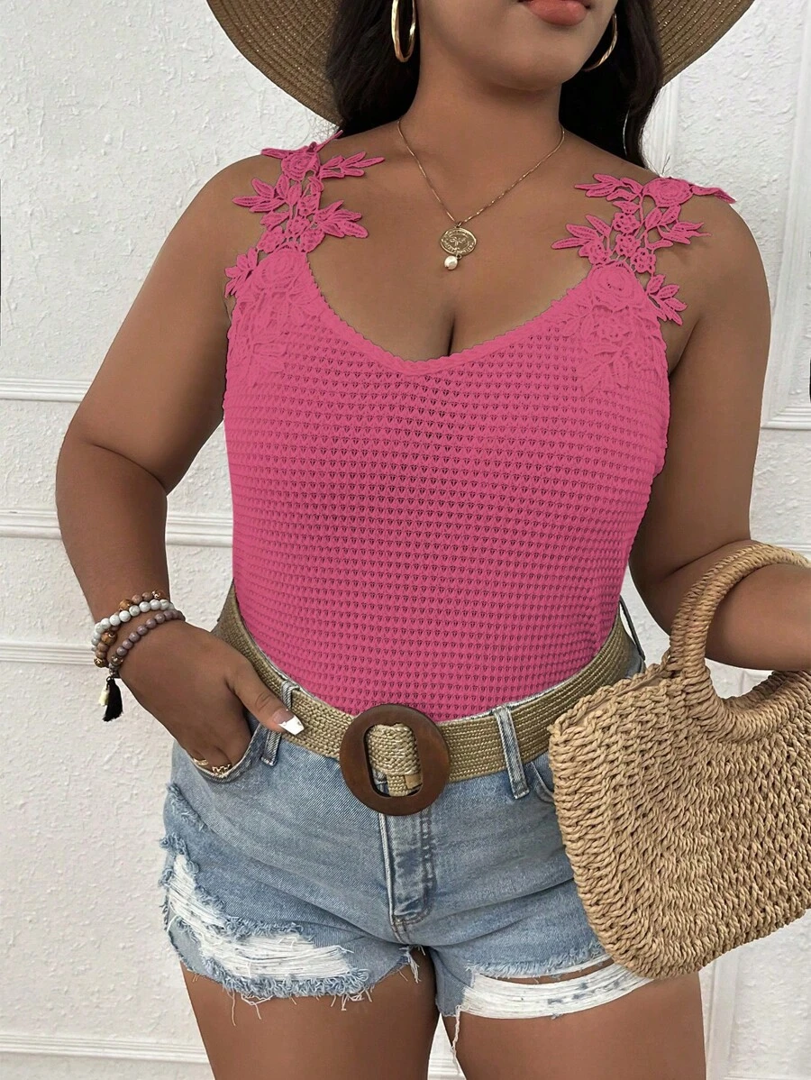 SHEIN Holidaya Áo hai dây Plus Size Tương phản ren màu trơn Giải trí - Màu Hồng Tươi - Xem 1