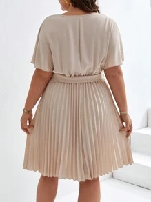 SHEIN Frenchy Đầm Plus Size Thắt lưng Xếp li màu trơn Giải trí - Màu be - Xem 2