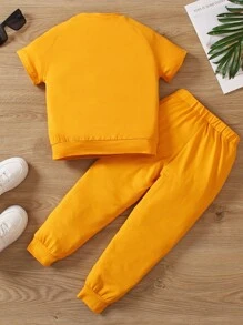 SHEIN 2件套兒童夏季短袖T恤和褲子男童素色可愛熊印花套裝 - 黃色 - 查看 2