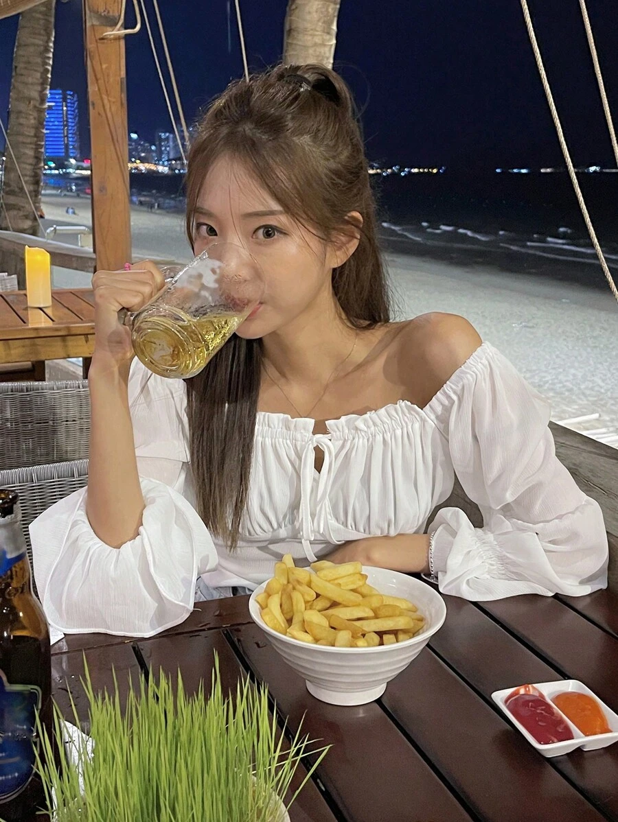 DAZY Chất rắn Tie Trước Bardot Lá sen tỉa Xù Bustier Áo sơ mi Crop - trắng - Xem 1