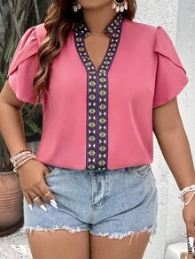 SHEIN Clasi 大碼幾何刺繡花瓣袖四分之一無紐扣開襟襯衫 - 西瓜粉 - 查看 4