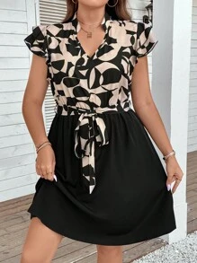 SHEIN Clasi 大碼幾何印花缺口領蝴蝶袖繫腰帶連衣裙 - 黑色 - 查看 5