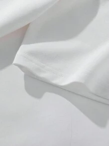 Manfinity EMRG 男士熊和標語圖案落肩T恤和短褲 - 紅白色 - 查看 3