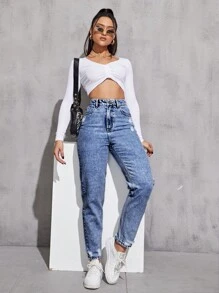 Jeans ajustados mom desgarro unicolor