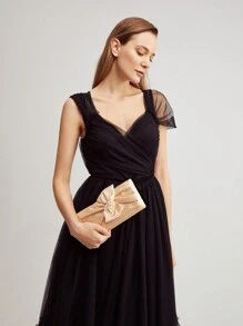 MOTF PREMIUM 蝴蝶結細節鏈條手拿包 - 金色 - 查看 5