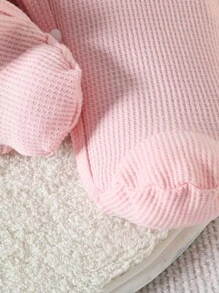 SHEIN 嬰兒波點圖案荷葉邊包腳連體睡衣 - 彩色 - 查看 3
