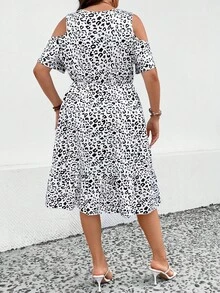 SHEIN LUNE Đầm Plus Size Viên lá sen Tất cả trên in Giải trí - Đen và trắng - Xem 2