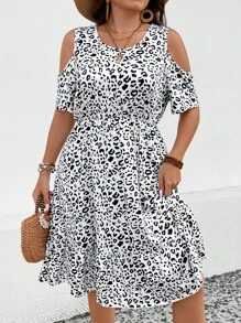 SHEIN LUNE Đầm Plus Size Viên lá sen Tất cả trên in Giải trí - Đen và trắng - Xem 1