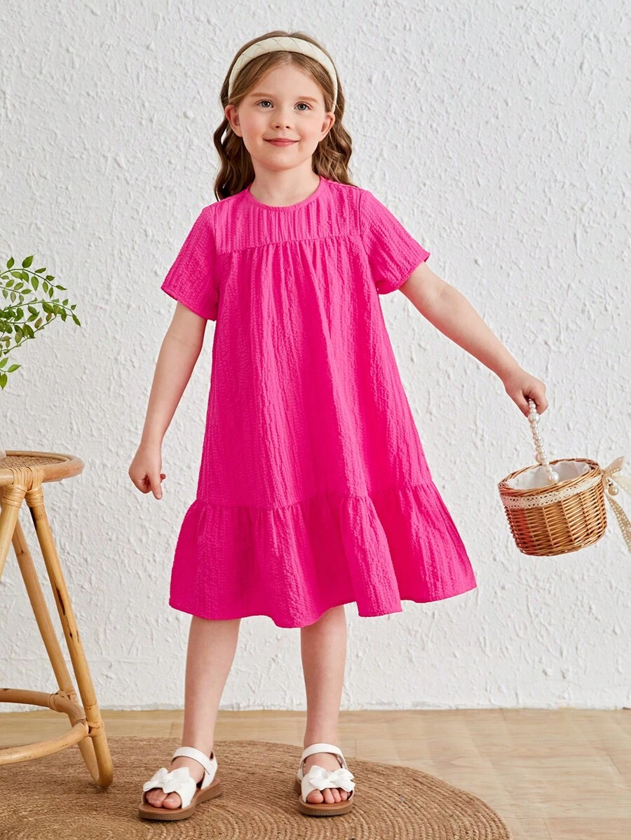 SHEIN Vestido casual de línea A suelto con mangas cortas para niña joven con dobladillo de volantes y longitud por encima de la rodilla - Rosa Fucsia - Ver 1