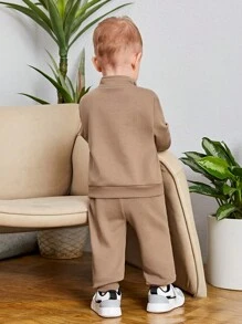 SHEIN 男嬰嬰兒運動休閒立領拼布寬鬆運動衫和鬆緊腰長褲套裝 - 駝色 - 查看 2