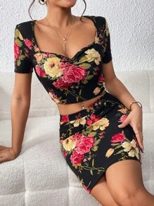 SHEIN Privé 印花雞心領口短款T恤和包臀半身裙 - 彩色 - 查看 1