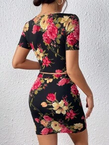 SHEIN Privé 印花雞心領口短款T恤和包臀半身裙 - 彩色 - 查看 2