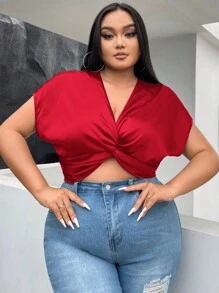 SHEIN SXY Talla grande Camisa crop girante delantero de manga murciélago