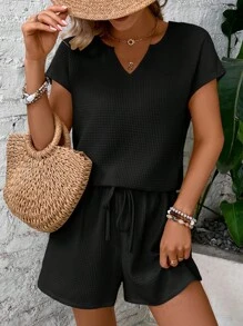 SHEIN LUNE 缺口領蝙蝠袖T恤和前繫帶短褲 - 黑色 - 查看 1