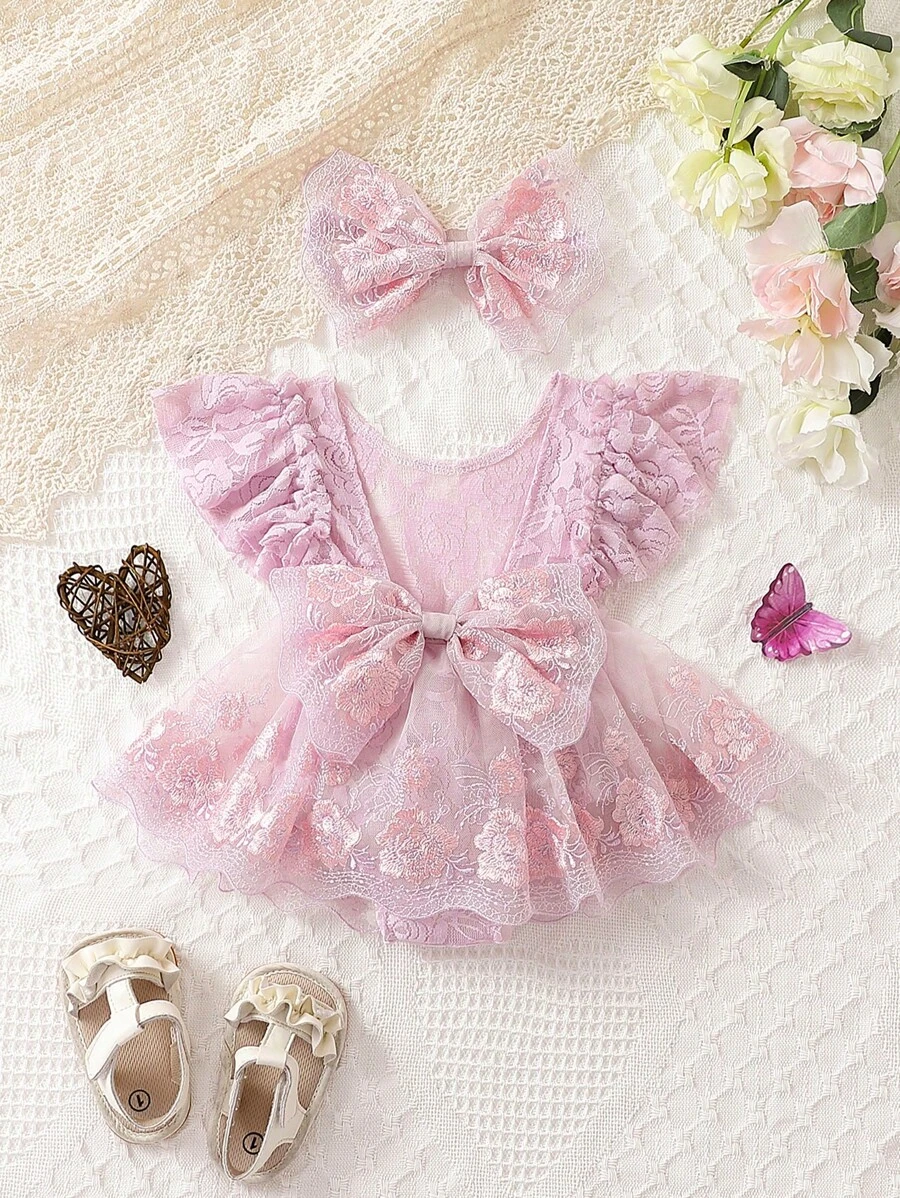 SHEIN 夏季嬰兒女童優雅休閒舒適時尚簡約實用可愛柔軟舒適與媽媽相配的花卉刺繡蕾絲網紗連體衣,適用於新生兒攝影,洗禮典禮 - 淡紫色 - 查看 1