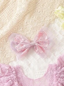 SHEIN 夏季嬰兒女童優雅休閒舒適時尚簡約實用可愛柔軟舒適與媽媽相配的花卉刺繡蕾絲網紗連體衣,適用於新生兒攝影,洗禮典禮 - 淡紫色 - 查看 3